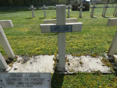 Tombe deCHIARI André à <a HREF=fotom2l.php?necro=211>  <U>Saint-Thomas-en-Argonne (NÃ©cropole nationale)</U> </A> 3628