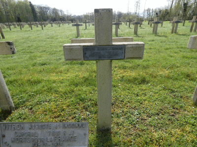 Tombe deVITRON Auguste à <a HREF=fotom2l.php?necro=211>  <U>Saint-Thomas-en-Argonne (NÃ©cropole nationale)</U> </A> 409