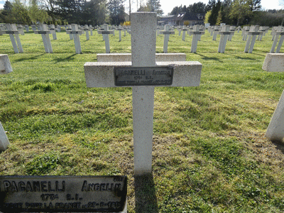 Tombe dePAGANELLI Angelin à <a HREF=fotom2l.php?necro=221>  <U>Sainte-Menehould (NÃ©cropole nationale)</U> </A> 4533