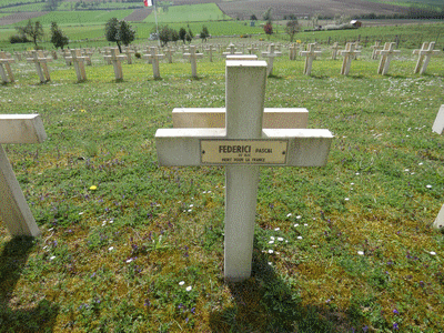 Tombe deFEDERICI Pascal à <a HREF=fotom2l.php?necro=251>  <U>Brieulles-sur-Meuse (nÃ©cropole Nationale)</U> </A> Carr&eacute; Fr 14/18. Tombe 72