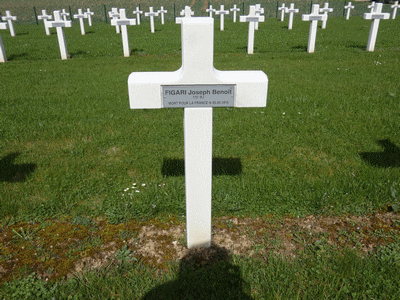 Tombe deFIGARI Joseph Benoit à <a HREF=fotom2l.php?necro=281>  <U>Lacroix-sur-Meuse (NÃ©cropole Nationale)</U> </A> 351