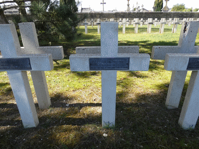 Tombe deBELLONI Joseph à <a HREF=fotom2l.php?necro=282>  <U>Verdun ( NÃ©cropole nationale Faubourg PavÃ©)</U> </A> Carr&eacute; 14/18. Tombe 1502