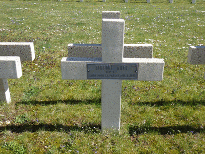 Tombe deSIMEONI Ange François à <a HREF=fotom2l.php?necro=282>  <U>Verdun ( NÃ©cropole nationale Faubourg PavÃ©)</U> </A> Carr&eacute; 14/18. Tombe 2662