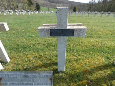 Tombe deBATTESTI François Xavier à <a HREF=fotom2l.php?necro=285>  <U>Vauquois (CimetiÃ¨re national de la Maize)</U> </A> 1154