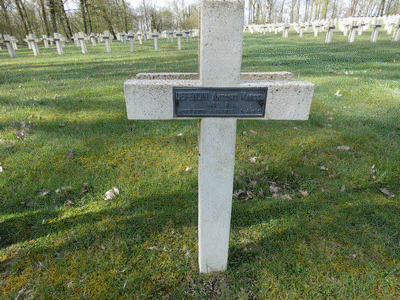 Tombe deDEFENDINI Antoine Marcel à <a HREF=fotom2l.php?necro=285>  <U>Vauquois (CimetiÃ¨re national de la Maize)</U> </A> 1229