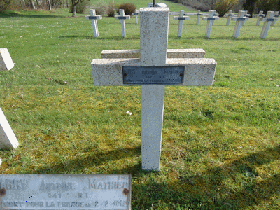 Tombe deARRII Mathieu à <a HREF=fotom2l.php?necro=285>  <U>Vauquois (CimetiÃ¨re national de la Maize)</U> </A> 2143