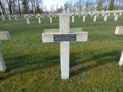 Tombe deBATTISTELLI Jean François à <a HREF=fotom2l.php?necro=285>  <U>Vauquois (CimetiÃ¨re national de la Maize)</U> </A> 2329