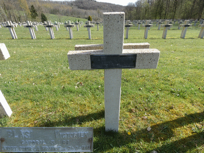 Tombe deBLASI Victorien à <a HREF=fotom2l.php?necro=285>  <U>Vauquois (CimetiÃ¨re national de la Maize)</U> </A> 398