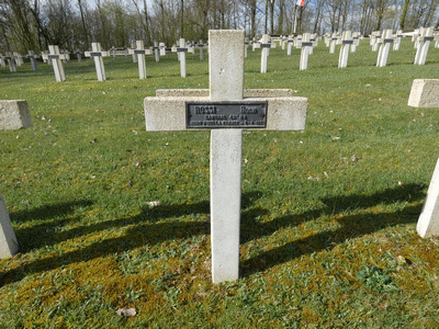 Tombe deROSSI Roch à <a HREF=fotom2l.php?necro=285>  <U>Vauquois (CimetiÃ¨re national de la Maize)</U> </A> 530