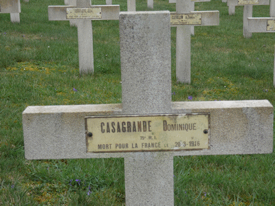 Tombe deCASAGRANDE Dominique à <a HREF=fotom2l.php?necro=286>  <U>Vadelincourt (NÃ©cropole nationale)</U> </A> 1061