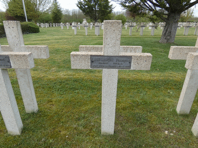 Tombe deLANFRANCHI François à <a HREF=fotom2l.php?necro=288>  <U>Revigny-sur-Ornain (NÃ©cropole nationale)</U> </A> 229