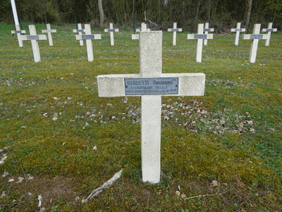 Tombe dePANCETTI Jean Dominique Raymond à <a HREF=fotom2l.php?necro=289>  <U>Verdun ( NÃ©cropole nationale "Le Glorieux")</U> </A> 3240