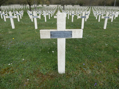 Tombe deBRUSCHI Michel  à <a HREF=fotom2l.php?necro=289>  <U>Verdun ( NÃ©cropole nationale "Le Glorieux")</U> </A> 404