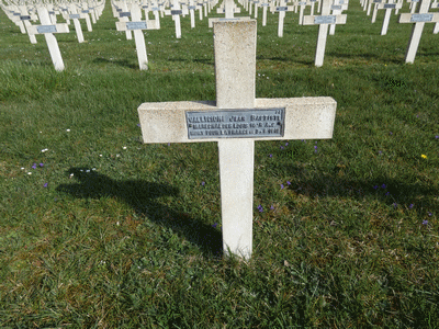 Tombe deVALLICCIONI Jean Baptiste à <a HREF=fotom2l.php?necro=289>  <U>Verdun ( NÃ©cropole nationale "Le Glorieux")</U> </A> 70