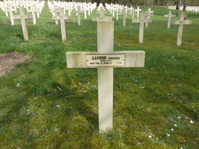 Tombe deGAMBINI Dominique à <a HREF=fotom2l.php?necro=289>  <U>Verdun ( NÃ©cropole nationale "Le Glorieux")</U> </A> Carr&eacute; B. Tombe 11