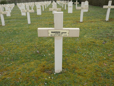 Tombe deMANFREDI Edouard à <a HREF=fotom2l.php?necro=290>  <U>Souhesmes-Rampont (NÃ©cropole nationale 
de Fontaine Routhon)</U> </A> 581