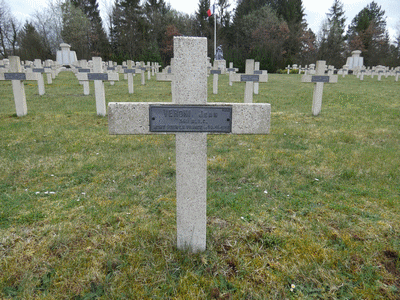 Tombe deVERONI Jean à <a HREF=fotom2l.php?necro=292>  <U>Saint-Mihiel (NÃ©cropole nationale de Vaux-Racine)</U> </A> 1090