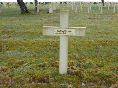 Tombe deCAVIGLIOLI Ours François  à <a HREF=fotom2l.php?necro=297>  <U>Landrecourt-Lempire (NÃ©cropole nationale)</U> </A> Carr&eacute; B. rang 8