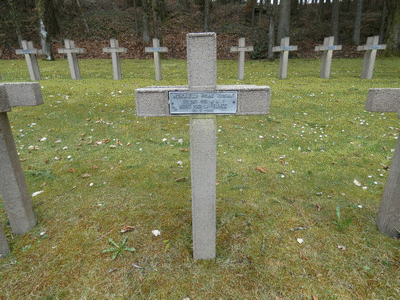 Tombe deMUSCATELLI Pierre Toussaint à <a HREF=fotom2l.php?necro=300>  <U>Les Ãparges Â (NÃ©cropole nationale Le Trottoir)</U> </A> Carr&eacute; ext. Tombe 248