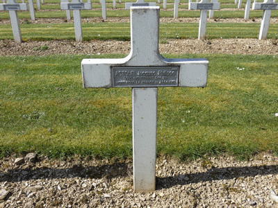 Tombe deASTOLFI Jacques Philippe à <a HREF=fotom2l.php?necro=6>  <U>Fleury-devant-Douaumont (NÃ©cropole nationale Douaumont)</U> </A> 12855