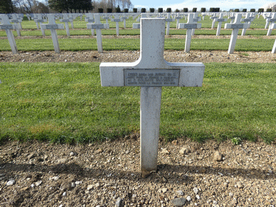 Tombe deANGELINI Antoine Louis à <a HREF=fotom2l.php?necro=6>  <U>Fleury-devant-Douaumont (NÃ©cropole nationale Douaumont)</U> </A> TC 13591