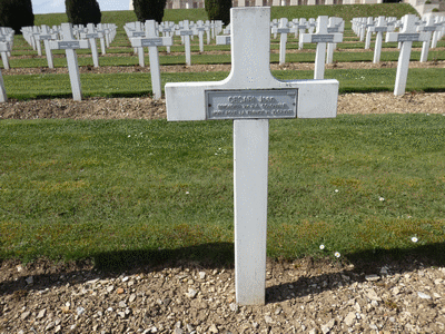 Tombe deCESARI Jean à <a HREF=fotom2l.php?necro=6>  <U>Fleury-devant-Douaumont (NÃ©cropole nationale Douaumont)</U> </A> 1705