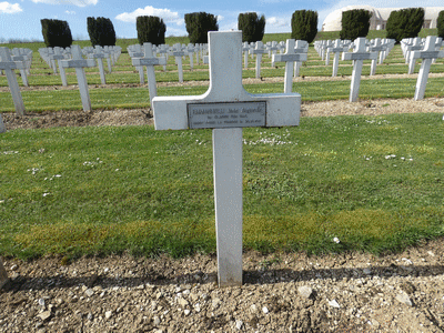 Tombe deEMMANUELLI Jean Augustin à <a HREF=fotom2l.php?necro=6>  <U>Fleury-devant-Douaumont (NÃ©cropole nationale Douaumont)</U> </A> 1967