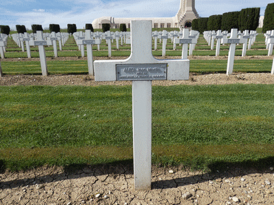 Tombe deALESI Jean  à <a HREF=fotom2l.php?necro=6>  <U>Fleury-devant-Douaumont (NÃ©cropole nationale Douaumont)</U> </A> 4072