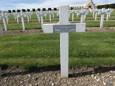 Tombe deSENATI Jean Baptiste à <a HREF=fotom2l.php?necro=6>  <U>Fleury-devant-Douaumont (NÃ©cropole nationale Douaumont)</U> </A> 4930