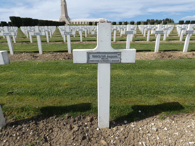 Tombe deTIRROLONI Augustin  à <a HREF=fotom2l.php?necro=6>  <U>Fleury-devant-Douaumont (NÃ©cropole nationale Douaumont)</U> </A> 6425