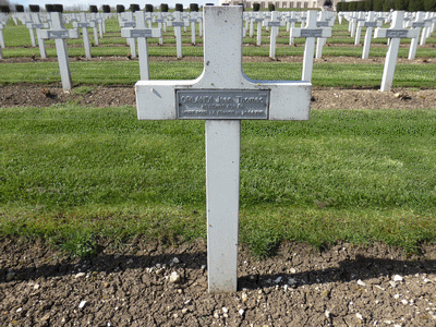 Tombe deORLANDI Jean Thomas à <a HREF=fotom2l.php?necro=6>  <U>Fleury-devant-Douaumont (NÃ©cropole nationale Douaumont)</U> </A> 7443