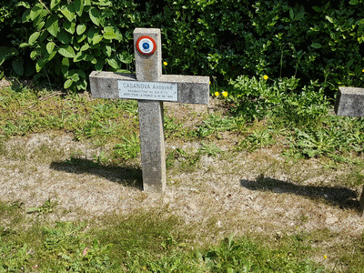 Tombe deCASANOVA Antoine Guillaume à <a HREF=fotom2l.php?necro=248>  <U>Bagneux (CarrÃ©s militaires)</U> </A>  Carr&eacute; 40. rang 1. tombe 13