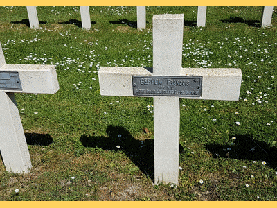 Tombe deCERVONI François à <a HREF=fotom2l.php?necro=249>  <U>Chalons en Champagne(CarrÃ© militaire du cimetiÃ¨re communal de l'EST)</U> </A> 198