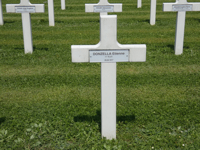 Tombe deDONZELLA Etienne à <a HREF=fotom2l.php?necro=435>  <U>Grenoble (carrÃ© militaire du cimetiÃ¨re Saint-Roch)</U> </A> Carr&eacute; 16 Rang 6 Tombe 34