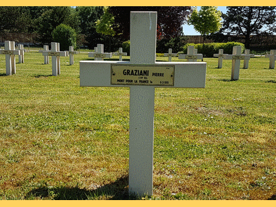 Tombe deGRAZIANI Pierre Napoléon à <a HREF=fotom2l.php?necro=205>  <U>FÃ¨re-Champenoise (Necropole Nationale)</U> </A> 2192