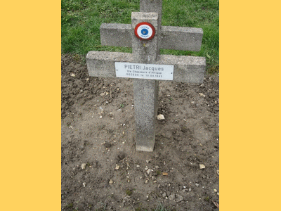 Tombe dePIETRI Jacques Alphonse à <a HREF=fotom2l.php?necro=436>  <U>Pantin (CarÃ© militaire du cimetiÃ¨re parisien)</U> </A> Carr&eacute; 6 rang tombeÃÂ : 