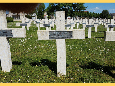 Tombe deRIBECCHI Ange Marie à <a HREF=fotom2l.php?necro=249>  <U>Chalons en Champagne(CarrÃ© militaire du cimetiÃ¨re communal de l'EST)</U> </A> 1575