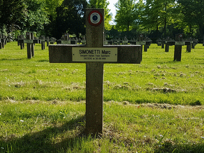 Tombe deSIMONETTI Marc Antoine  à <a HREF=fotom2l.php?necro=248>  <U>Bagneux (CarrÃ©s militaires)</U> </A> Carr&eacute; militaire 20e division