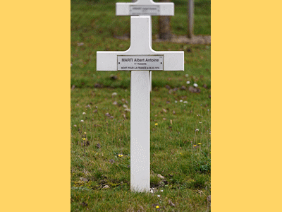 Tombe deMARTI Albert Antoine Jean à <a HREF=fotom2l.php?necro=320>  <U>Noviant-aux-PrÃ©s -Â NÃ©cropole nationale</U> </A> 2125