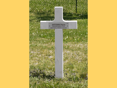 Tombe deANTONINI Pierre à <a HREF=fotom2l.php?necro=320>  <U>Noviant-aux-PrÃ©s -Â NÃ©cropole nationale</U> </A> 2230