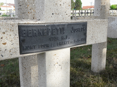 Tombe deBENEDETTI Joseph à <a HREF=fotom2l.php?necro=282>  <U>Verdun ( NÃ©cropole nationale Faubourg PavÃ©)</U> </A> Carr&eacute; 14/18. Tombe 1403