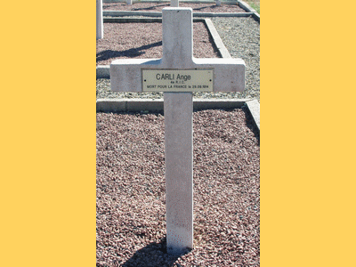 Tombe deCARLI Ange François à <a HREF=fotom2l.php?necro=567>  <U>Cahors Â (carrÃ© militaire du cimetiÃ¨re communal)</U> </A> Carr&eacute; 1 tombe 36