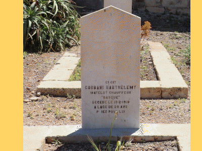 Tombe deCORBANI Joseph Barthelemy à <a HREF=fotom2l.php?necro=437>  <U>BIGHI (Kalkara Naval Cemetery)</U> </A> 