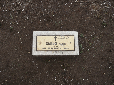 Tombe deGALLUCCI Simon à <a HREF=fotom2l.php?necro=308>  <U>Aix-en-Provence (NÃ©cropole Nationale de Luynes)</U> </A> Carr&eacute; C  Rang 33  Tombe 20