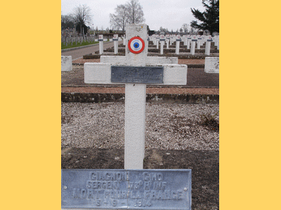 Tombe deGIAGNONI Gino à <a HREF=fotom2l.php?necro=350>  <U>DijonÂ (CarrÃ© militaire du cimetiÃ¨re des PÃ©joces)</U> </A> Carr&eacute; SO Tombe 256