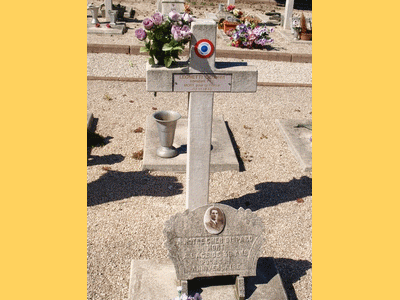 Tombe deLEONETTI Octavien à <a HREF=fotom2l.php?necro=450>  <U>Marseille (CarrÃ© militaire du cimetiÃ¨re Saint-Pierre)</U> </A> 