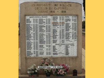 Tombe deMARTINETTI Antoine à <a HREF=fotom2l.php?necro=301>  <U>Stenay (carrÃ© militaire du cimetiÃ¨re municipal)</U> </A> Tombe collective 1