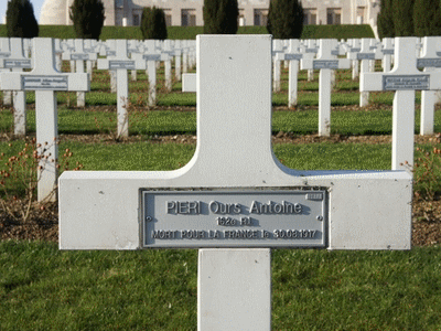 Tombe dePIERI Ours Antoine à <a HREF=fotom2l.php?necro=6>  <U>Fleury-devant-Douaumont (NÃ©cropole nationale Douaumont)</U> </A> 3675