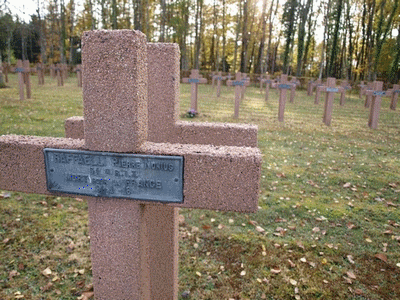 Tombe deRAFFAELLI Pierre Joseph à <a HREF=fotom2l.php?necro=217>  <U>Ban-de-Sapt(NÃ©cropole nationale La Fontenelle)</U> </A> 383