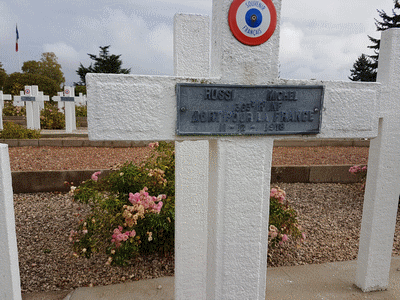 Tombe deROSSI Michel à <a HREF=fotom2l.php?necro=350>  <U>DijonÂ (CarrÃ© militaire du cimetiÃ¨re des PÃ©joces)</U> </A> Carr&eacute; SS  Tombe 137